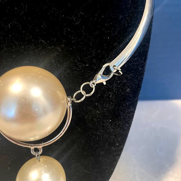 Women's Statement necklace large imitation faux pearls Iron curved silver chain - Picture 7 of 8